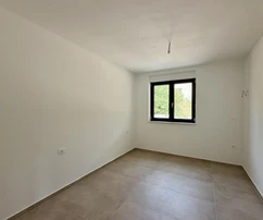 Istrien, Pula, bezugsfertige Erdgeschosswohnung in einem modernen Neubau mit Garage
