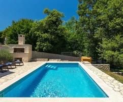 Istrien, Kršan: Modernes Haus mit Pool und Privatsphäre