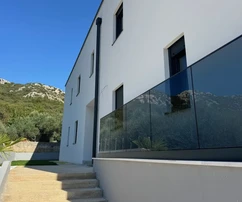 APARTAMENTO ATRACTIVO CON JARDÍN, A 4000 M DEL MAR!