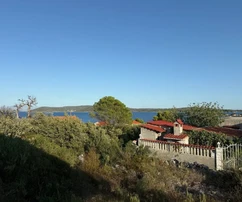 Trogir-okolí, Drvenik Mali, dva domy 83m2 + 47m2, 200 m od moře