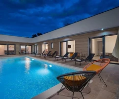 Svetvinčenat, Juršići: Moderne einfamilien-villa mit pool