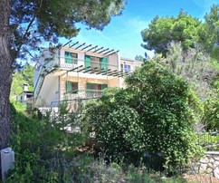 Ekskluzywny dom na wyspie Šolta położony tuż przy morzu gotowy do luksusowej metamorfozy