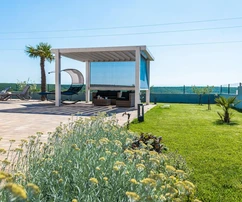 Willa na sprzedaż w Sukošanie z basenem i ogrodem w Chorwacji