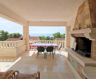 Palazzina con splendida vista sul mare in vendita a Brac
