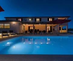 Entdecken sie authentisches wohnen in Barban, Istrien - Großzügige villa mit privatpool