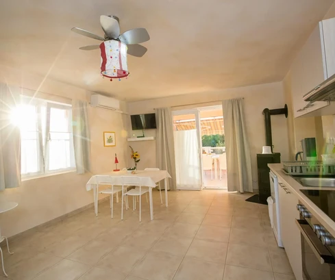 Rab, Barbat, dvojizbový byt 200 m od mora, 93 m²