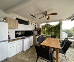 Hermosa casa con piscina disponible en Rovanjska, Croacia