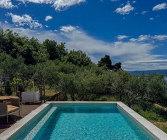 Omiš, Krilo Jesenice, casa con piscina y cocina de verano