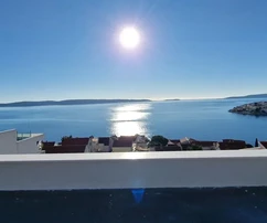 Čiovo, Okrug G., penthouse 79m2 + 124m2 tetőterasz, panorámás kilátás