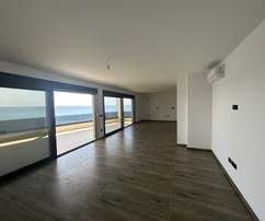 Penthouse közvetlenül a tengerparton új építésű lakás eladó Horvátországban