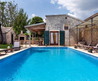 Istra, Gračišće, Autentična istarska kuća s bazenom, kažunom i potpunom privatnošću