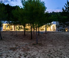 Villa moderna in vendita che offre privacy sull'isola di Rab in Croazia