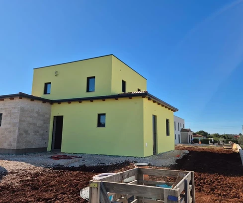 Detached house with pool for sale in Poreč in Croatia