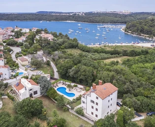 Medulinban apartmanokkal és medencével rendelkező ház eladó Horvátországban