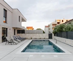 Villa moderna con piscina in vendita a Mandre sull'isola di Pag in Croazia