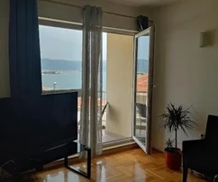 Trogir, appartamento arredato con 2 camere di 76m² con vista mare, a 120m dalla spiaggia!