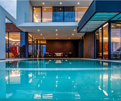 Luxusvilla mit Pool mit fast 270 m2 auf einem Grundstück von 583 m2