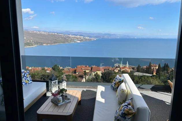 Ático en venta con vistas panorámicas de Opatija en Croacia
