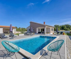 Istria, Poreč Area, Detached house with swimming pool for sale