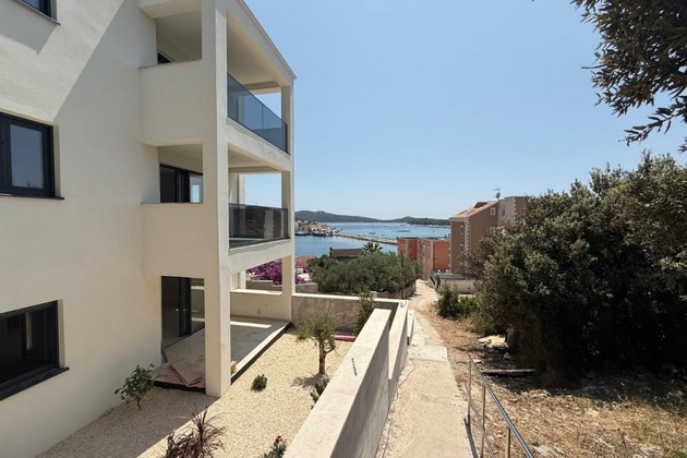 Appartement moderne de 2 chambres à vendre à Rogoznica