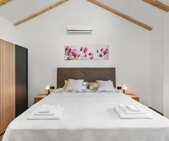 Villa de piedra con piscina en venta en Poreč, Croacia