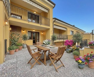 Appartamento con due stanze e giardino vicino alla nuova pista ciclabile