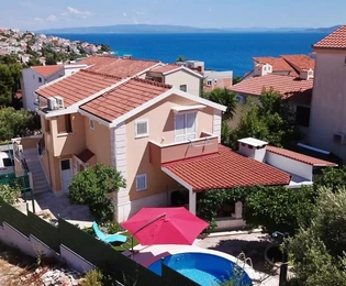 Čiovo, Okrug G., casa indipendente di 163 m2, con 2 appartamenti, piscina, cucina estiva.