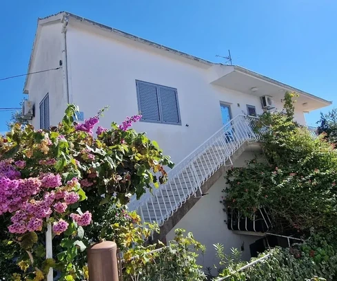Čiovo, Okrug G. casa indipendente di 320 m2, 3 appartamenti, vista mare