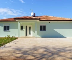 Umag: Encantadora casa de una sola planta con piscina