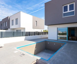 Vodice, modernes Haus mit Swimmingpool und privatem Garten, C1