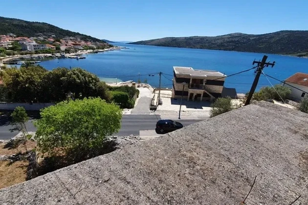 Marina, Poljica, befejezetlen ház 397 m2, mindössze 40 m-re a tengertől és a strandtól