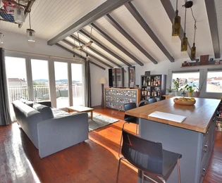 Vodice – apartamento amueblado de tres habitaciones con vistas al mar, a 300 m del centro