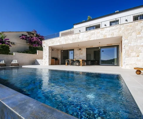 MODERN LUXURY VILLA WITH INFINITY POOL AND SEA VIEW!