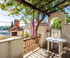 Casa indipendente in vendita a Milna sull'isola di Brač in Croazia