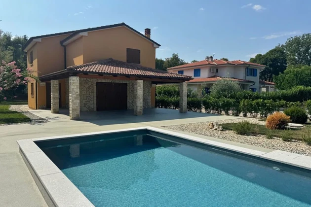 ATTRACTIVE VILLA WITH POOL AND SPACIOUS GARDEN, IN A QUIET LOCATION!