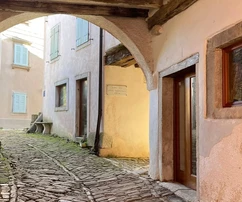 Row house with apartments and commercial spaces for sale in Oprtalj in Croatia