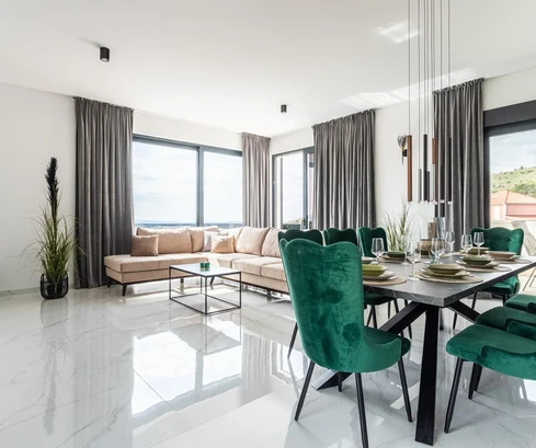 Villa moderna in vendita con vista mare a Seget in Croazia