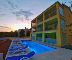 Casa di appartamenti con piscina e vista mare, Istria, Labin