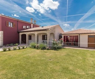 Villa spaziosa con piscina, Istria, Svetvinčenat