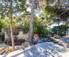 Brač szigetén, Sumartinban, közvetlen tengerparti ház eladó Horvátországban