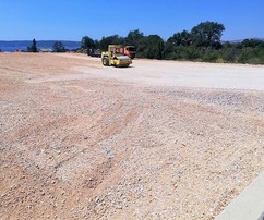 Terreno edificabile versatile in vendita a Kastela, vicino all'autostrada