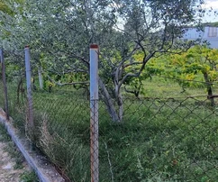 Kaštel Štafilić, terreno edificabile di 3606 m2, proprio accanto alla strada, a 100 m dal mare
