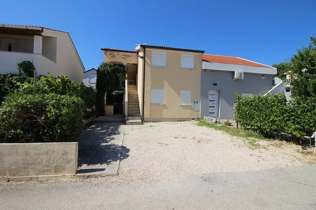 Maison jumelée en bord de mer à quelques pas de la plage à Vir