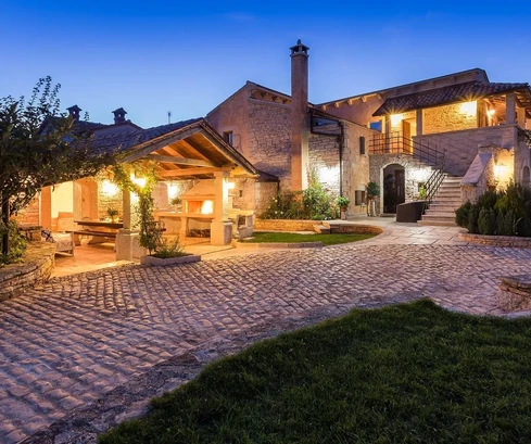 Istria, Sveti Petar – Authentic stone villa with pool for sale
