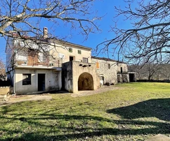 Istria, Kanfanar: Casa de piedra, granero, gran patio