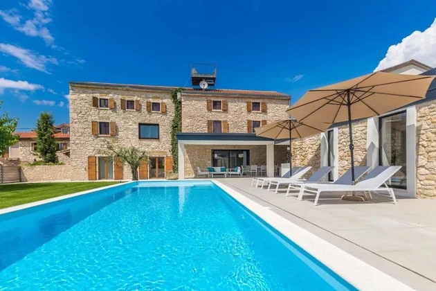Istria, Brtonigla – Unikalna willa z kamienia z basenem na sprzedaż