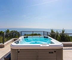 Autentikus villa lenyűgöző tengeri panorámával eladó Horvátországban