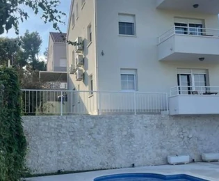 Продается двухуровневая квартира с бассейном и видом на море в Хорватии