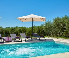 Istrien, Marčana, modernes Haus mit Pool in ruhiger Lage