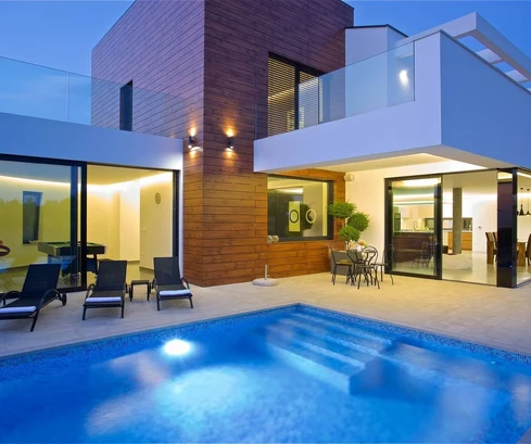 Moderna villa con piscina en venta en Višnjan, Croacia